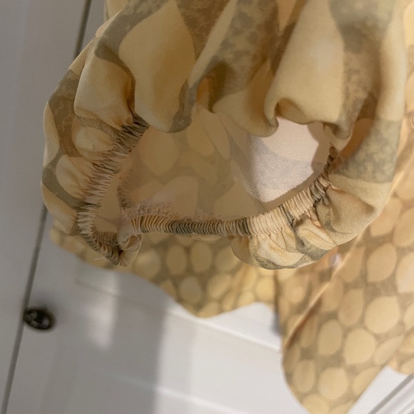 Basico women’s yellow button down graphic shirt with elastic on sleeves Size M - Picture 2 of 5